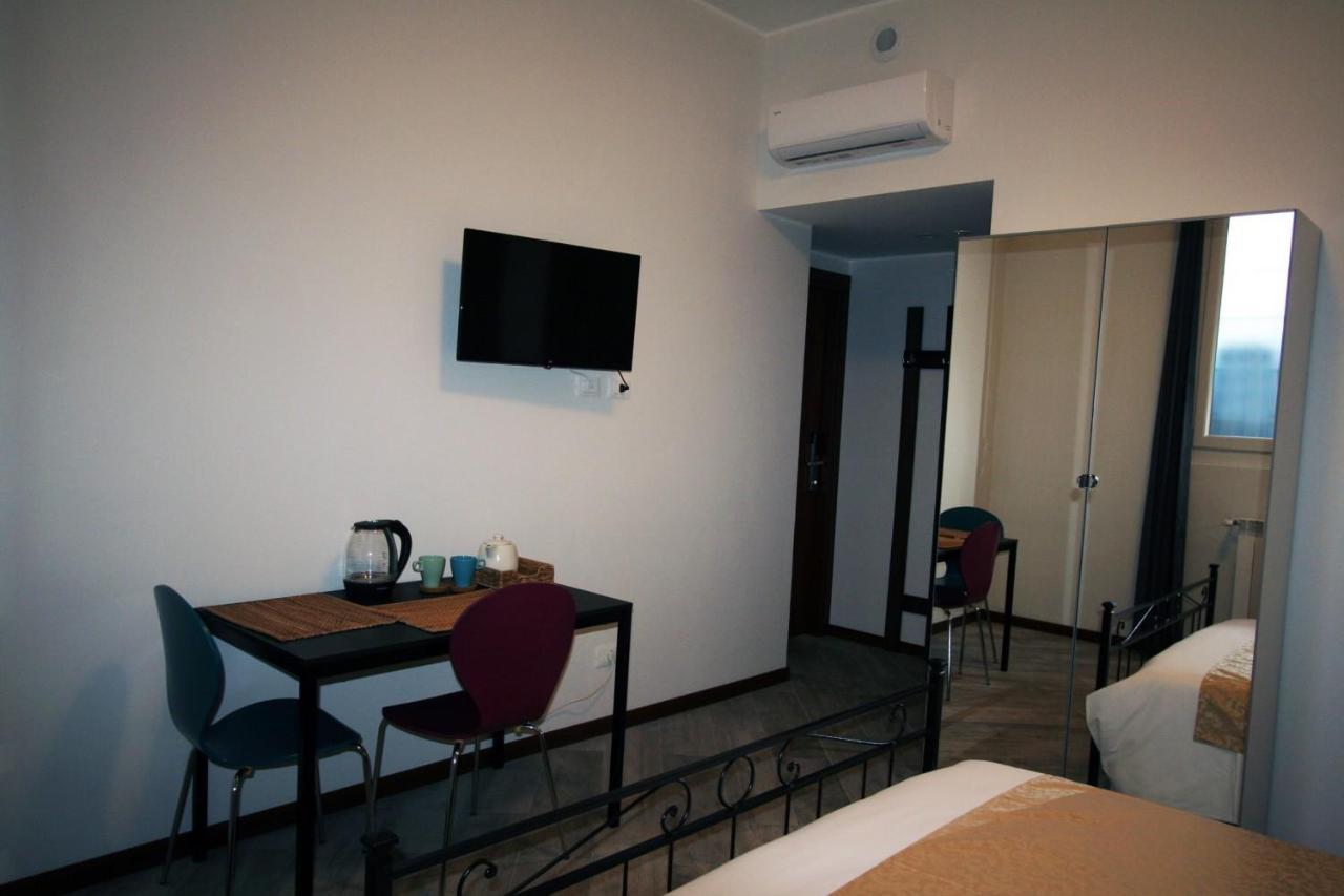 Sansirofiera Rooms Milán Exterior foto